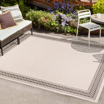 Lucia Classic Diamond Border Indoor/outdoor Area Rug